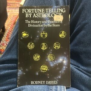 Vintage Astrology Book - 1988 - Fortune-Telling by Astrology RODNEY DAVIES